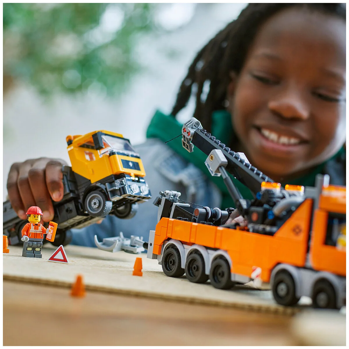 LEGO City Heavy-Duty Recovery Tow Truck with Crane 60467, 793 Pieces - Image 6