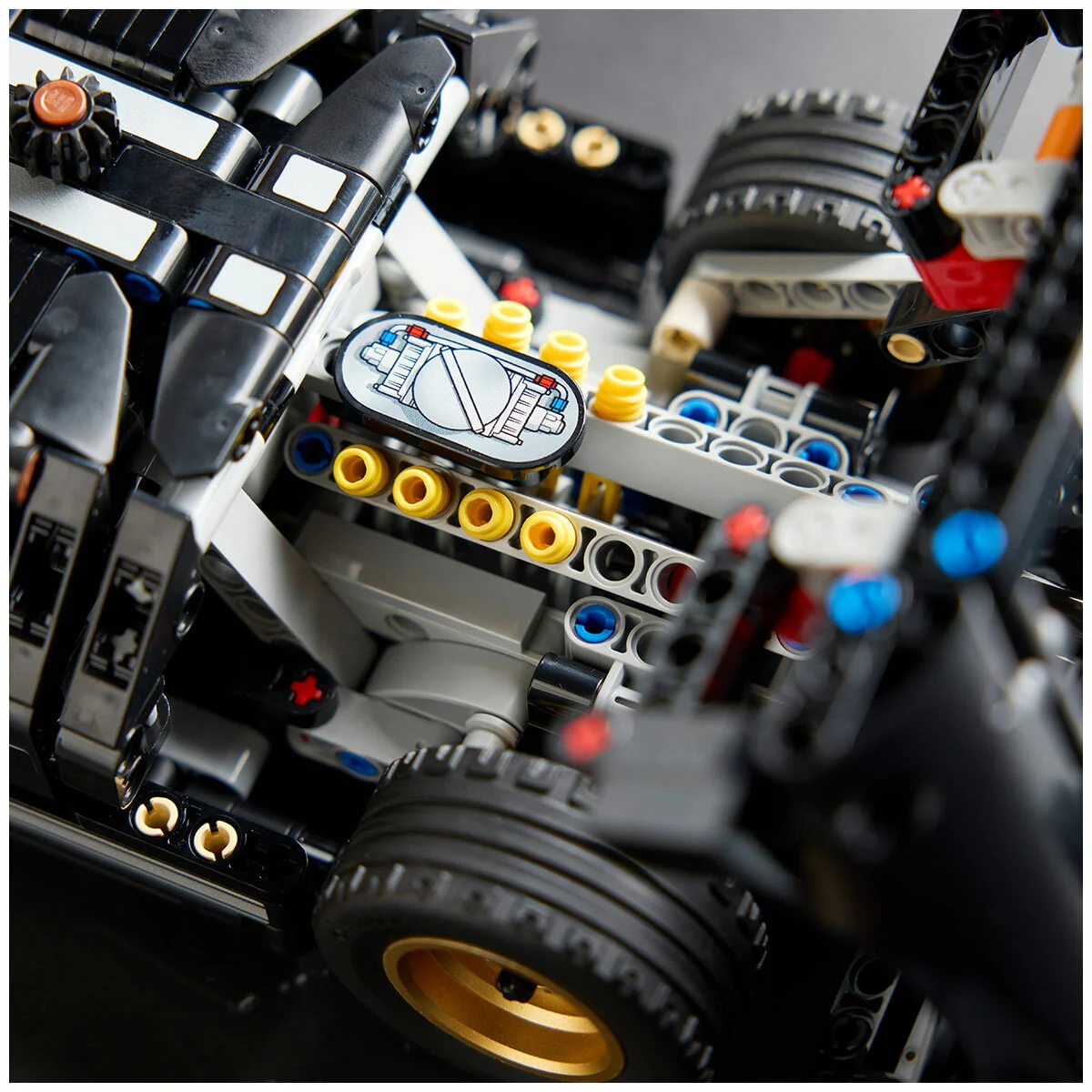 LEGO Technic 1966 Ford GT40 MKII Race Car 42223 793-Piece Model - Image 4