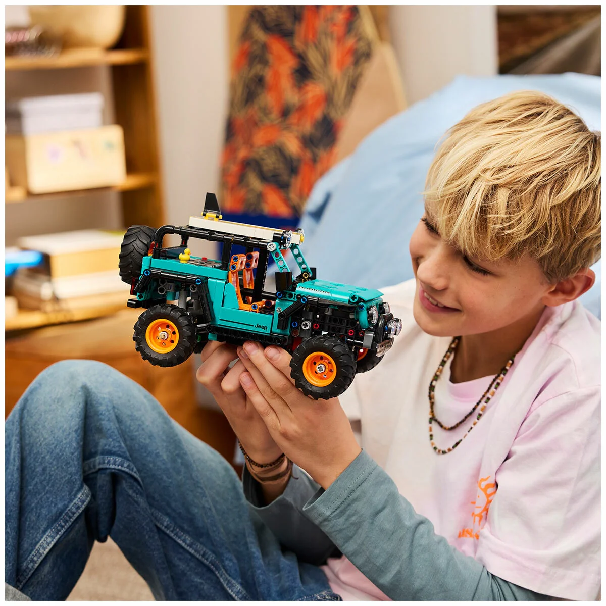 LEGO Technic Jeep Wrangler Rubicon SUV 42227 723-Piece Gift for 10+ - Image 3