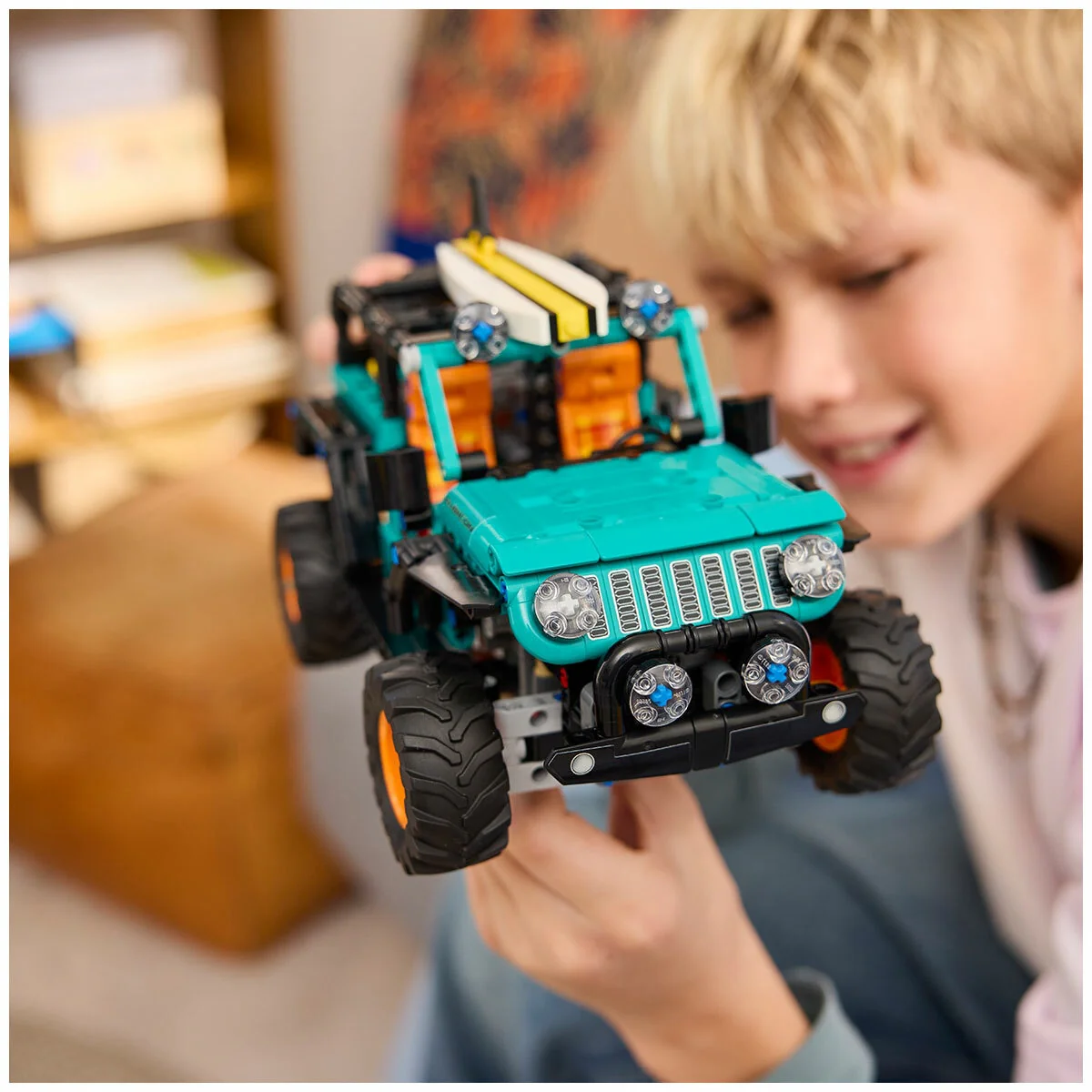 LEGO Technic Jeep Wrangler Rubicon SUV 42227 723-Piece Gift for 10+ - Image 4