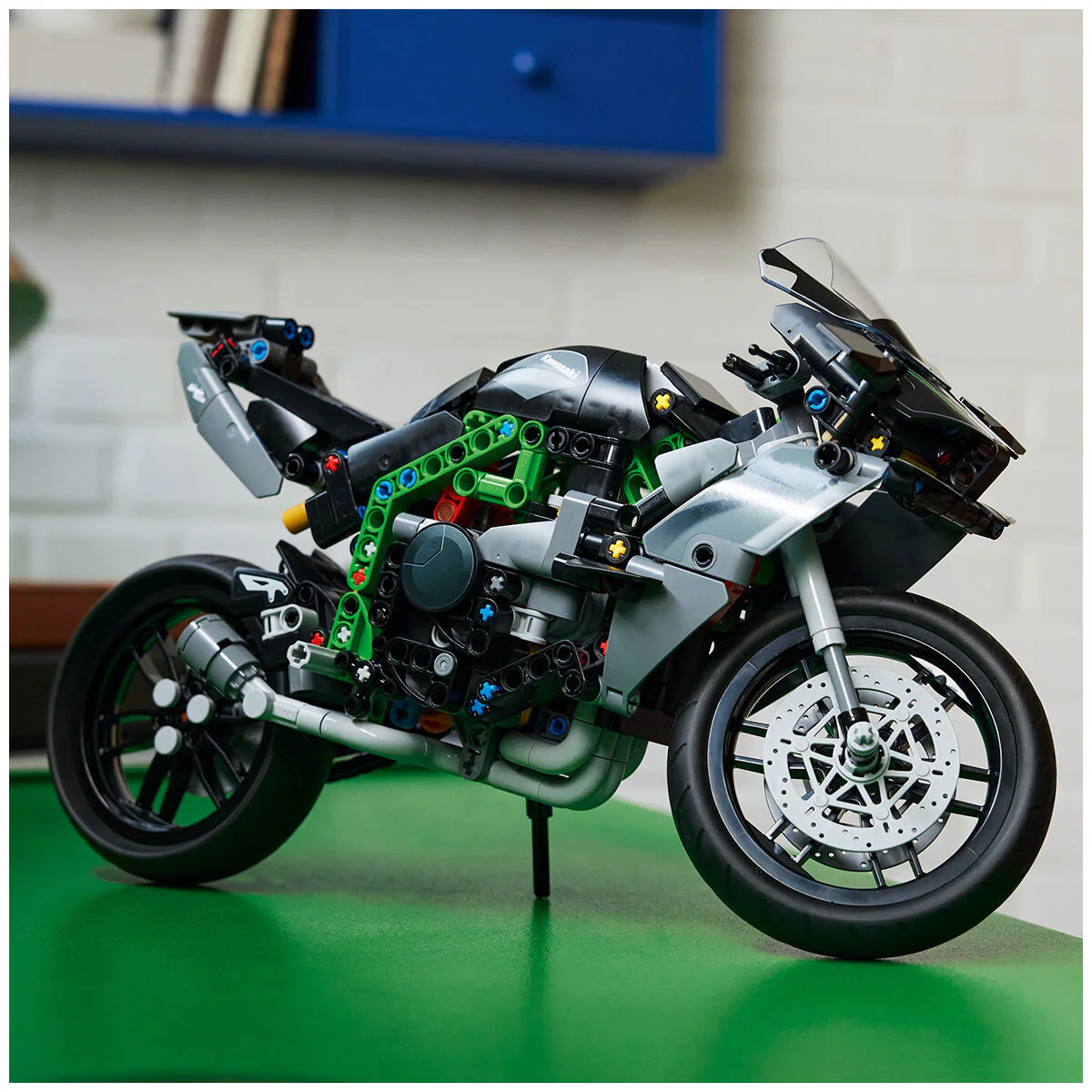 LEGO Technic Kawasaki Ninja H2R Motorcycle 42170 1:8 Scale Model Kit - Image 2