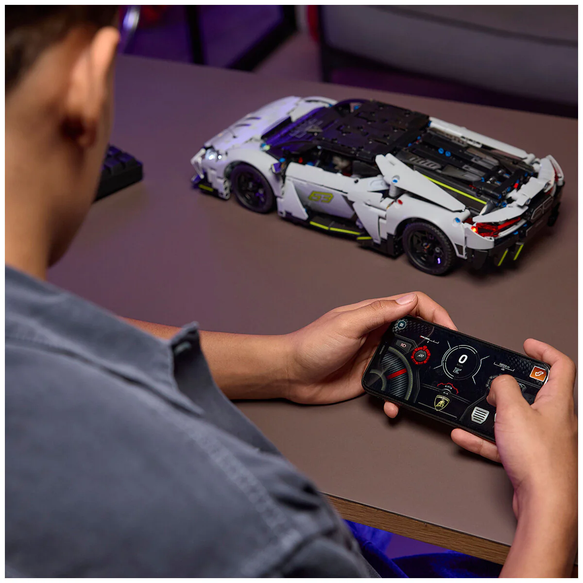 LEGO Technic Lamborghini Revuelto 42214 1135-Piece Supercar Rechargeable - Image 3