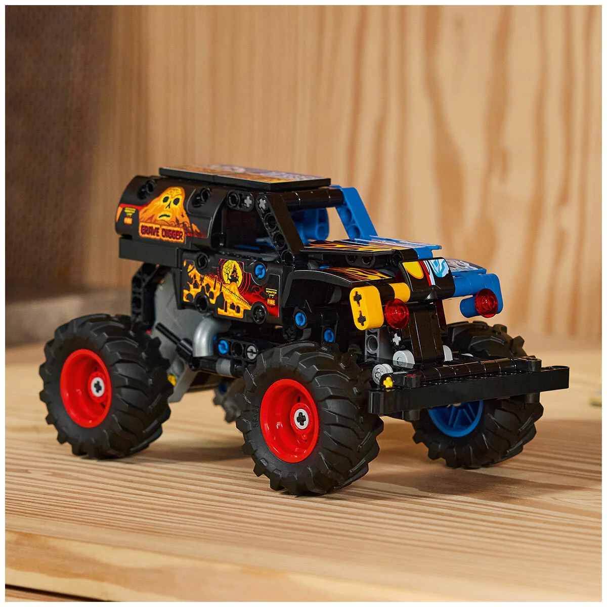LEGO Technic Monster Jam Grave Digger Fire and Ice 42219 263-Piece Pull-Back Truck - Image 5