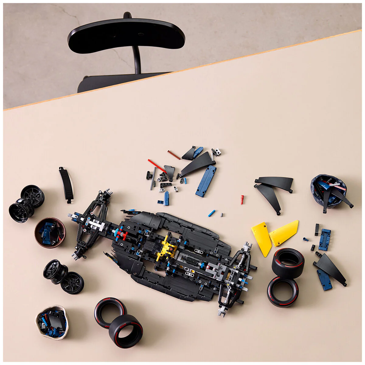 LEGO Technic Detailed F1 Car Model Kit 42206 Oracle Red Bull RB20 1639 - Image 3