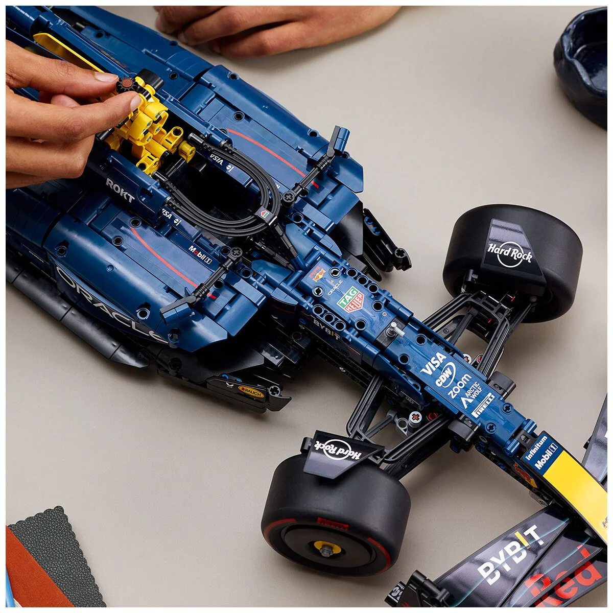 LEGO Technic Detailed F1 Car Model Kit 42206 Oracle Red Bull RB20 1639 - Image 5