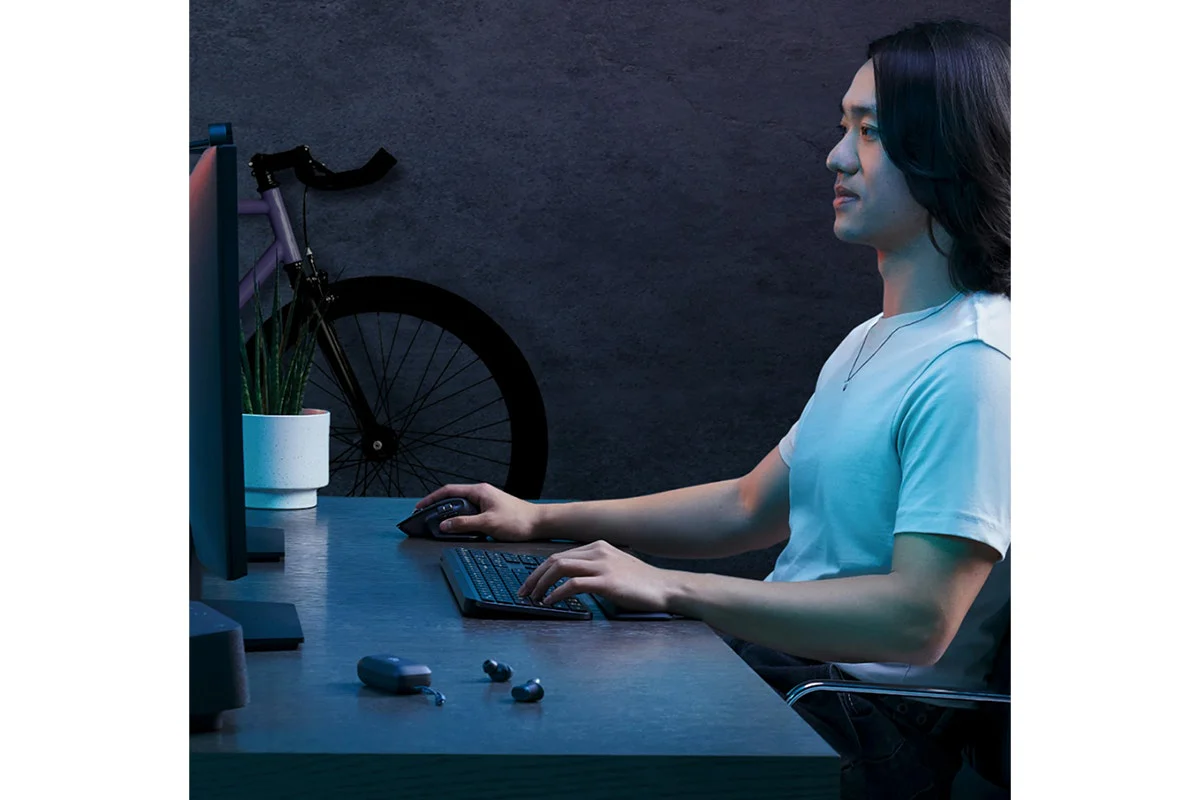 Logitech MX Keys S Combo - Smart Backlit Keyboard & Ergonomic Mouse - Image 4