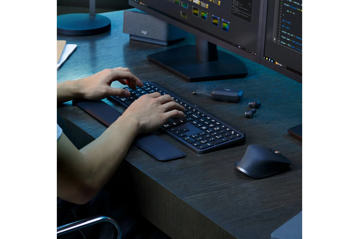 Logitech MX Keys S Combo - Smart Backlit Keyboard & Ergonomic Mouse - Image 5
