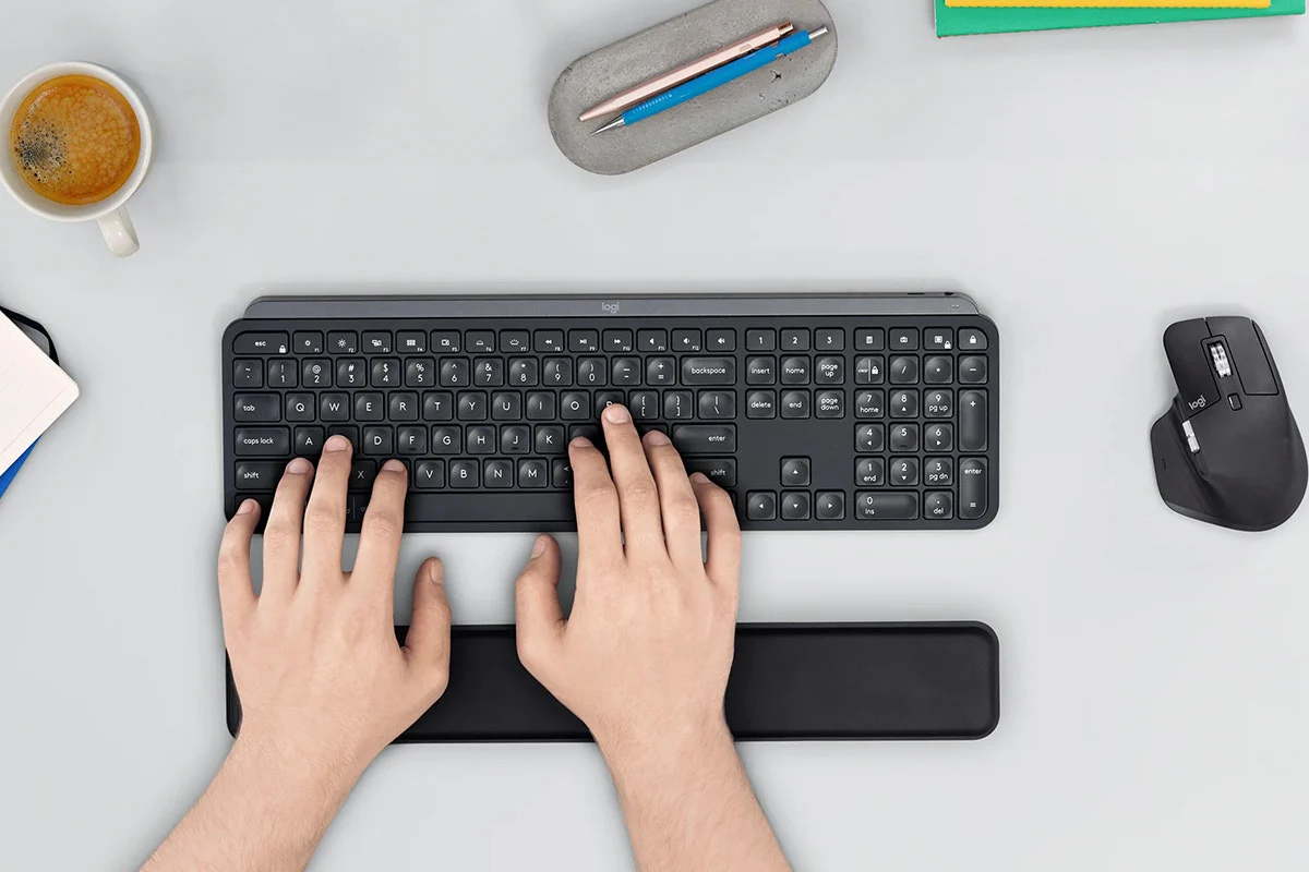 Logitech MX Palm Rest - Ergonomic Wrist Support with Cushioned Comfort - Image 7