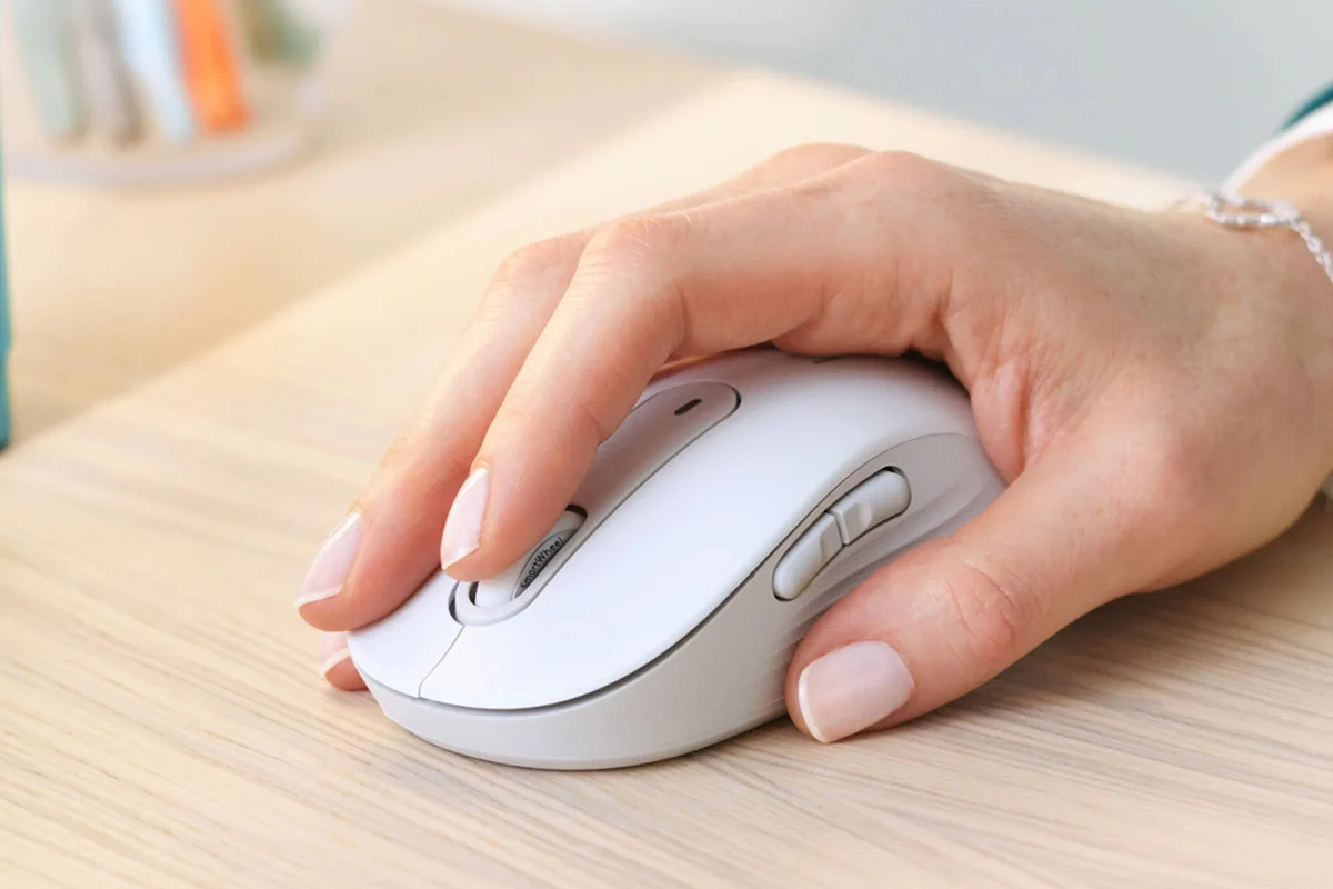 Logitech Signature M650 Large Wireless Mouse - Ergonomic Off White - Image 7