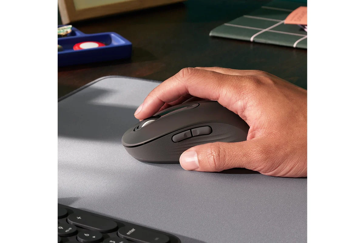 Logitech Signature M650 Wireless Mouse - Ergonomic Graphite Design - Image 7