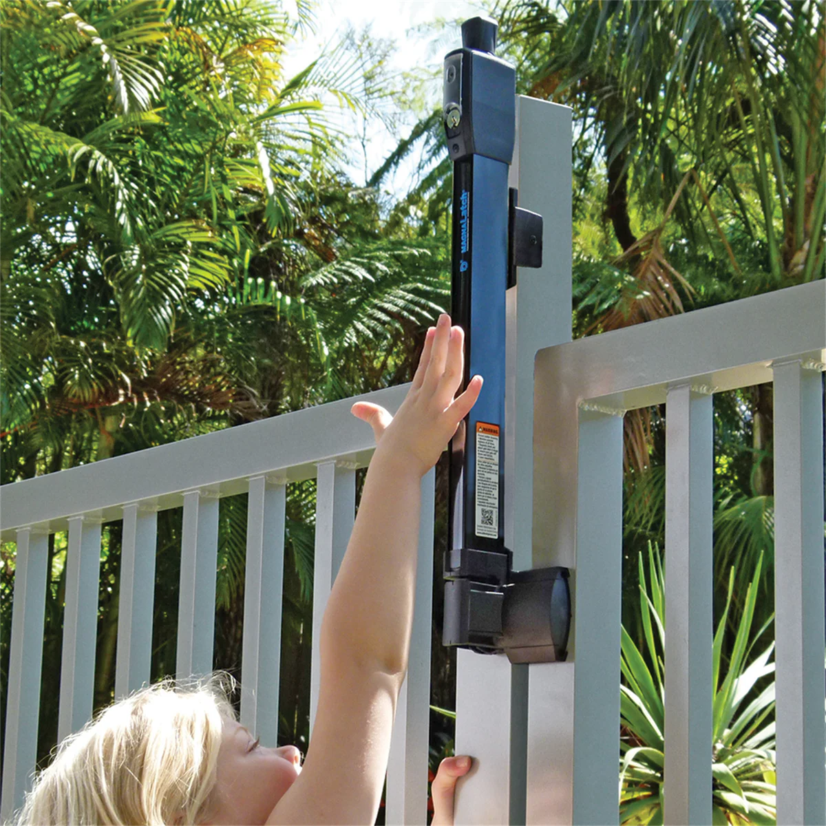 Magnalatch Pool Safety Gate Latch - 90mm - Engineered Polymer - Key Lockable - Image 3