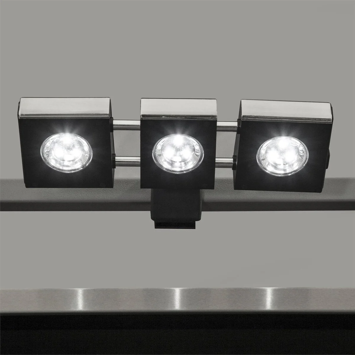 Matador Extendable BBQ Hood Light - 27 x 19 x 4.5cm - Nylon - Weather Resistant - Image 2