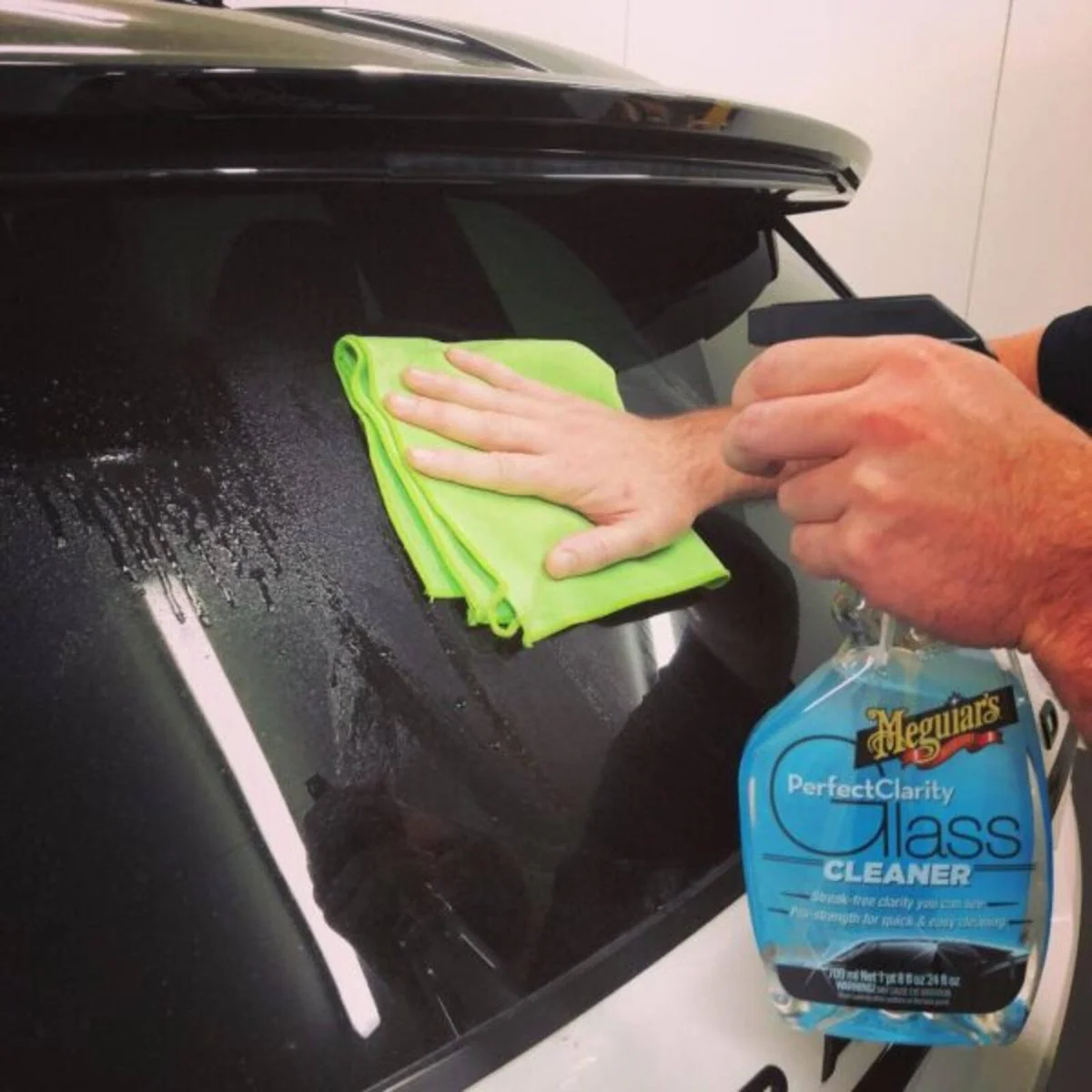 Meguiar's Perfect Clarity Glass Cleaner - 710ml - Anti-Hazing Formula - Streak-Free - Image 2