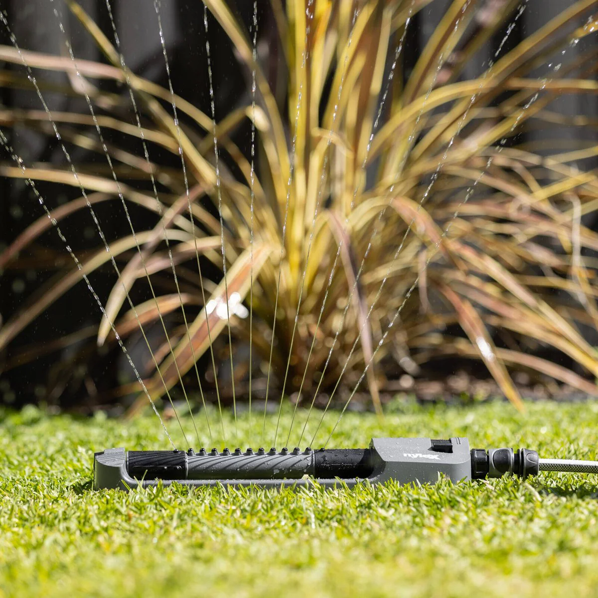 Nylex Recycled Plastic Oscillating Sprinkler - 19 Nozzles - 300m² Coverage - Image 2
