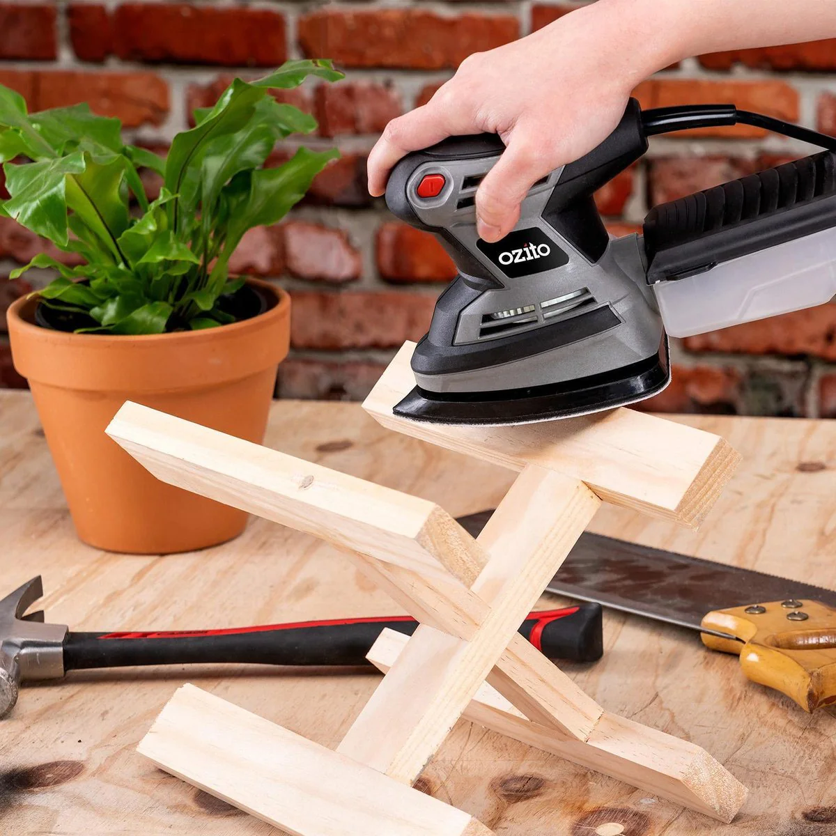 Ozito 200W Detail Sander - Lightweight Compact Tool - 140mm Sanding Plate - Image 3