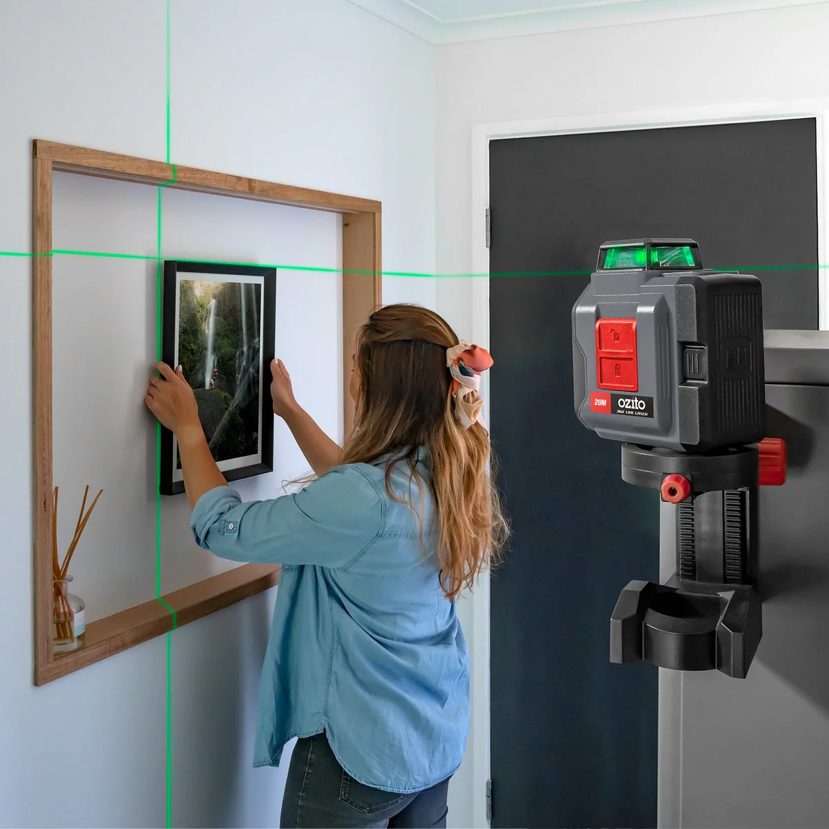 Ozito 20m Range 360 Line Laser - Green Laser - Auto Levelling - Adjustable Base - Image 5