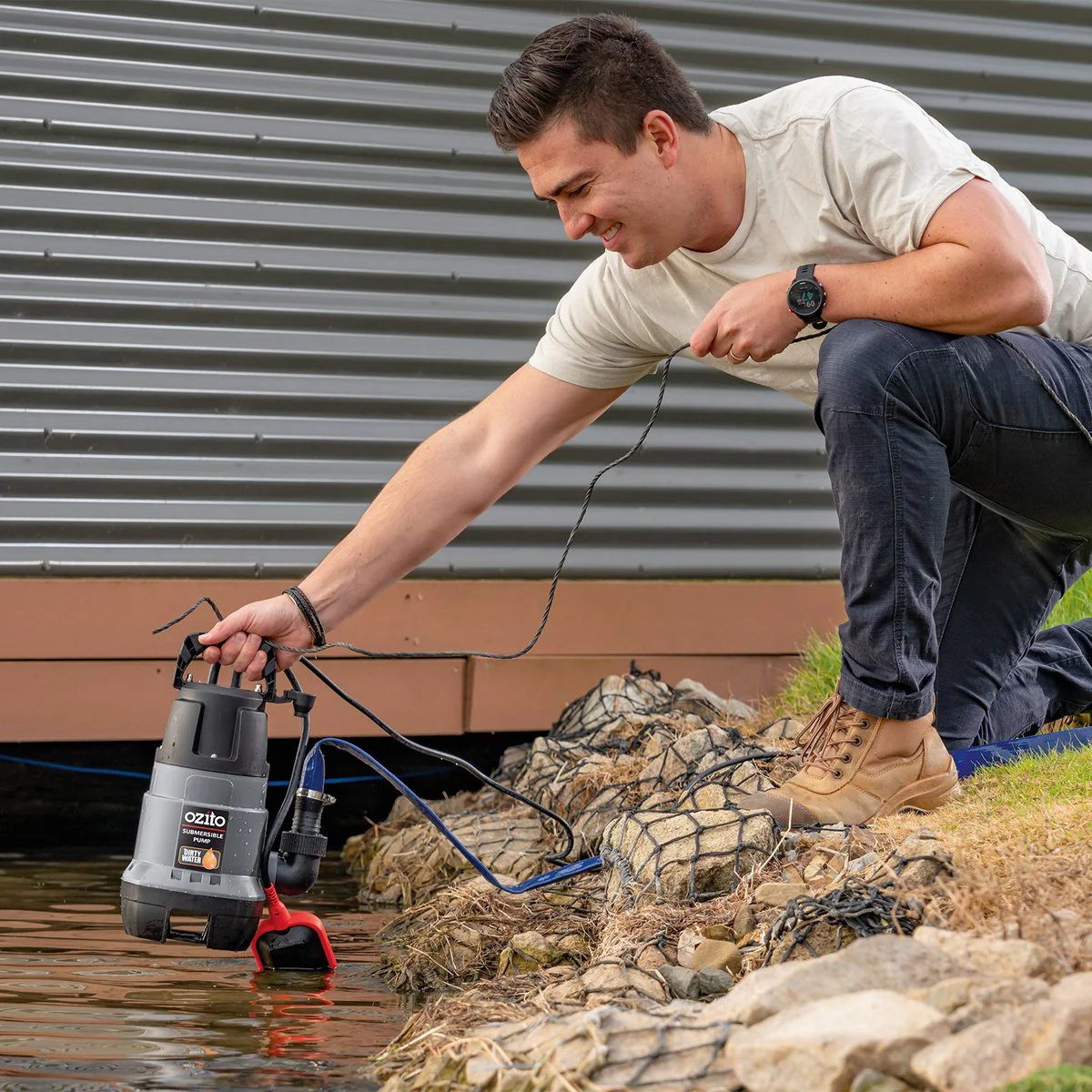 Ozito 780W Submersible Dirty Water Pump OSP 780 - 8m Head - 35mm Solid Handling - Image 4