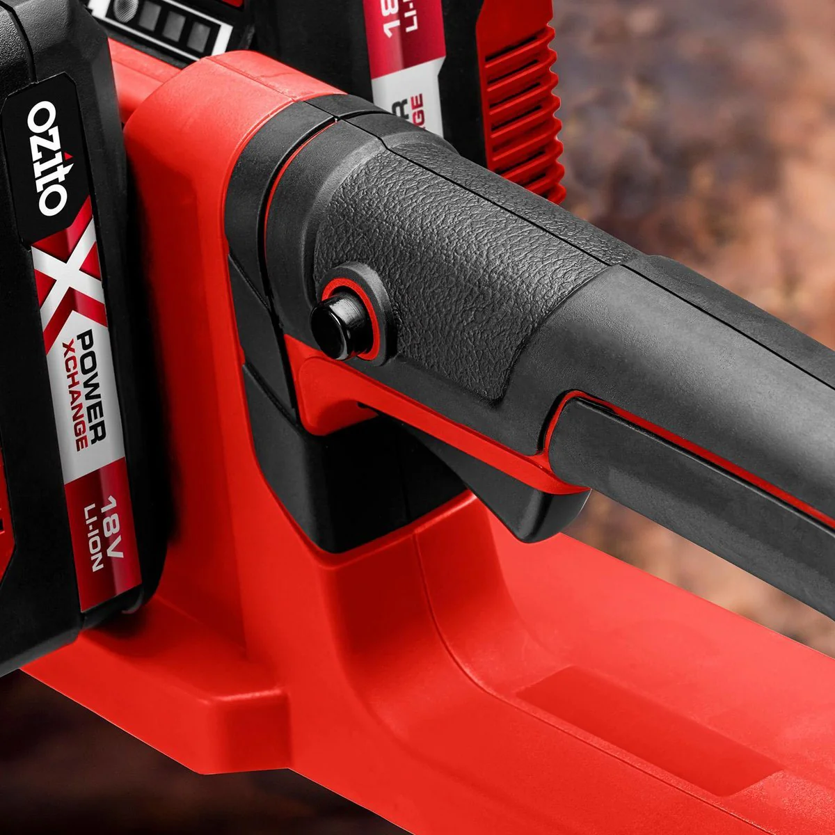Ozito Brushless Chainsaw - 356mm - Metal - Tool Free Chain Tension - Image 3