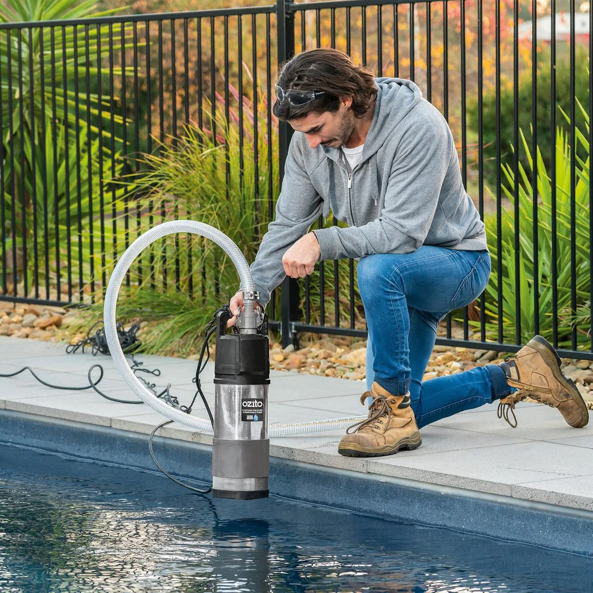 Ozito Constant Pressure Submersible Pump - 1100w - Stainless Steel - Automatic - Image 2