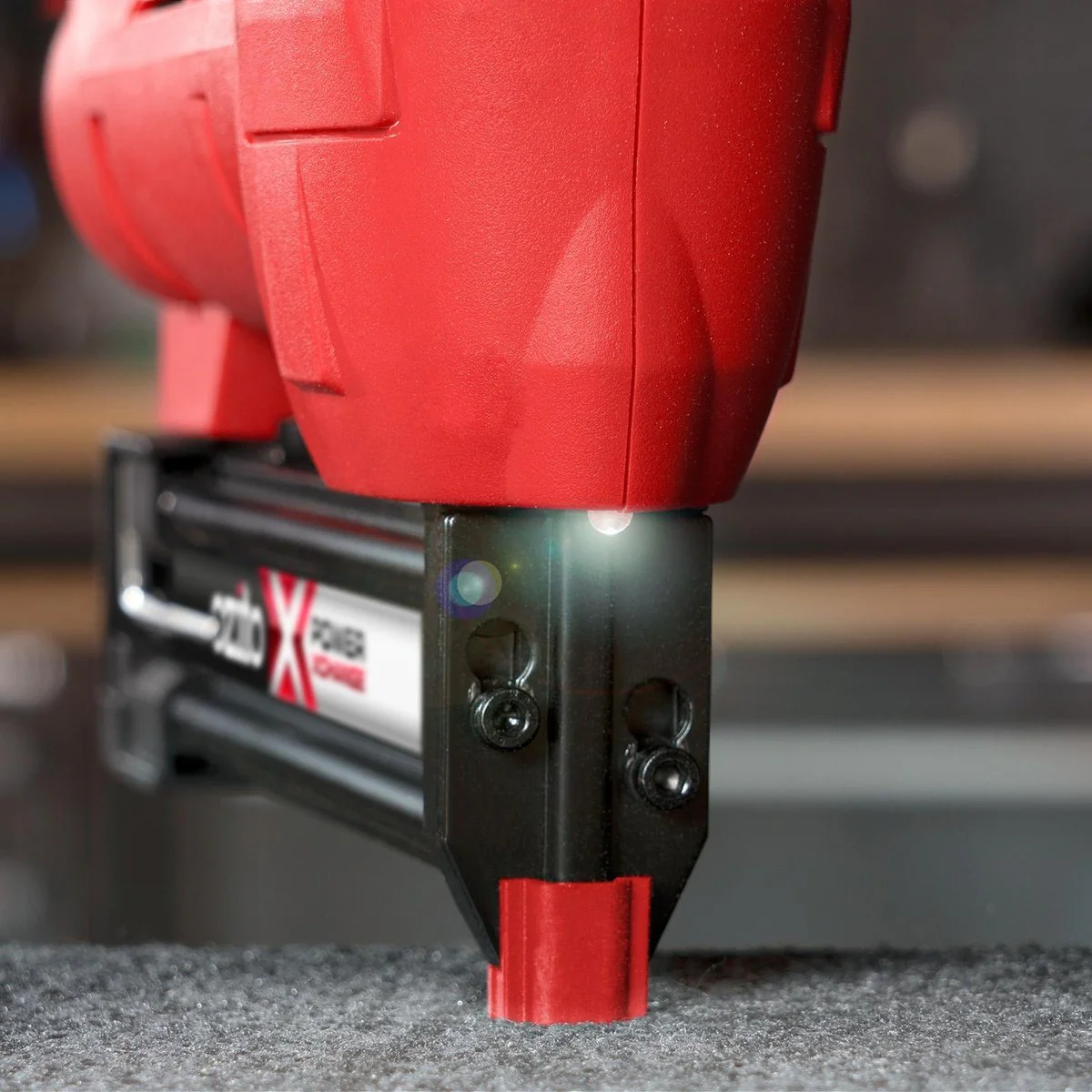 Ozito PXC 18V Cordless 2-in-1 Nail and Staple Gun PXNGS-018 - 290mm x 100mm x 240mm - Image 3
