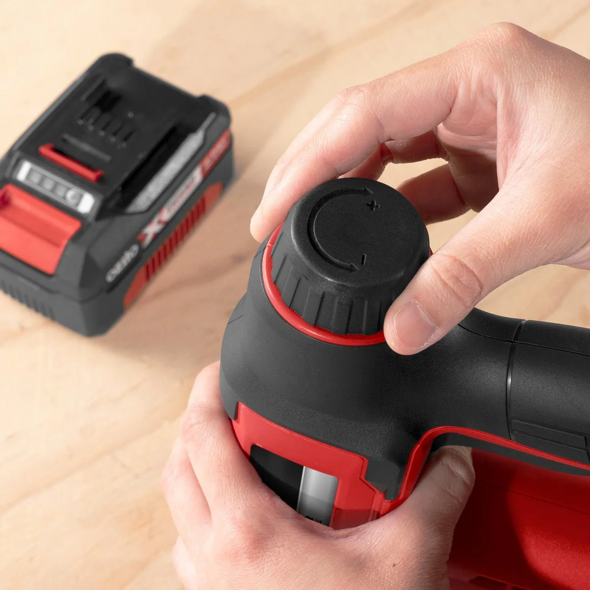 Ozito PXC 18V Cordless 2-in-1 Nail and Staple Gun PXNGS-018 - 290mm x 100mm x 240mm - Image 4