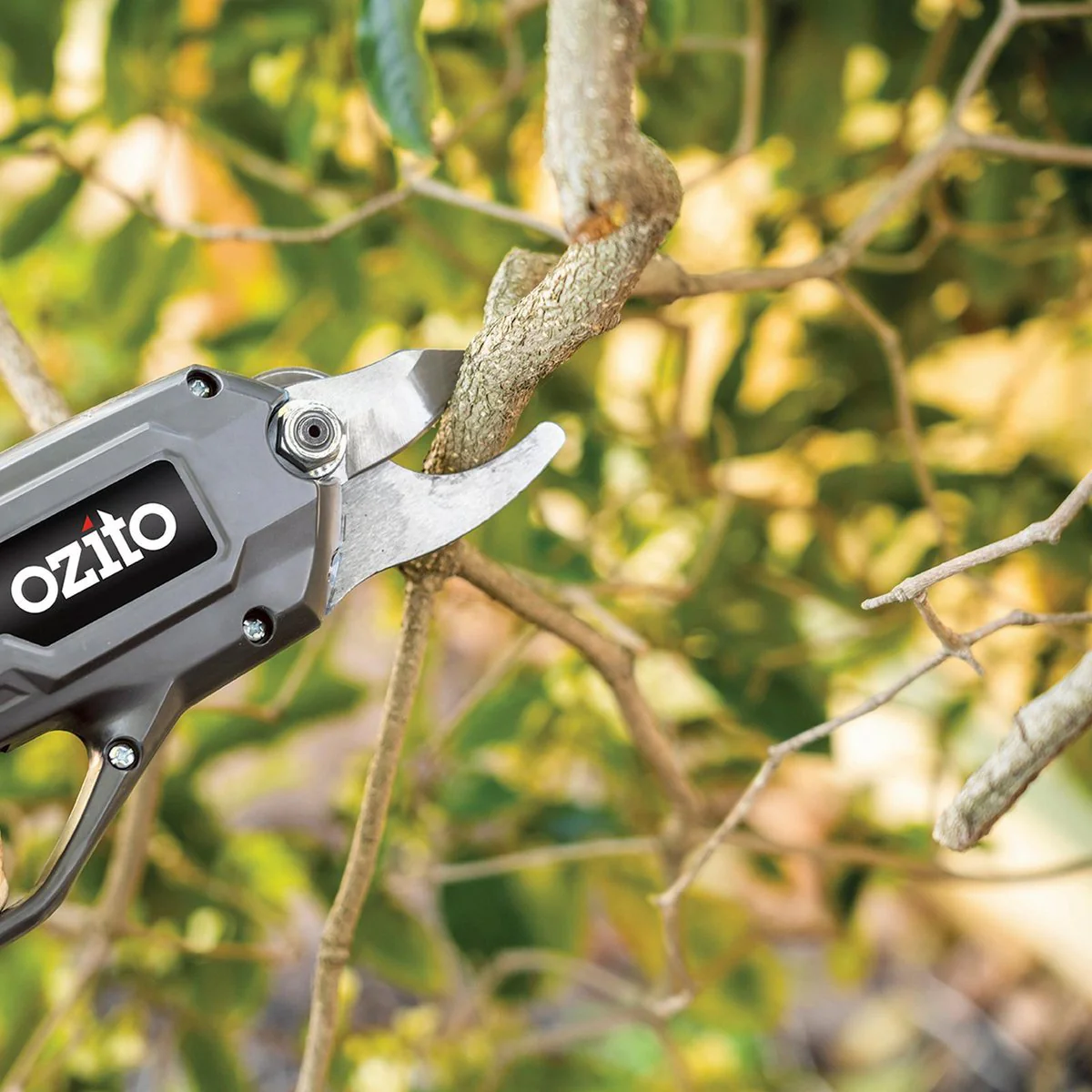 Ozito OCPS-036 3.6V Cordless Pruner - 12mm Cutting Capacity - Grey/Black - Image 4