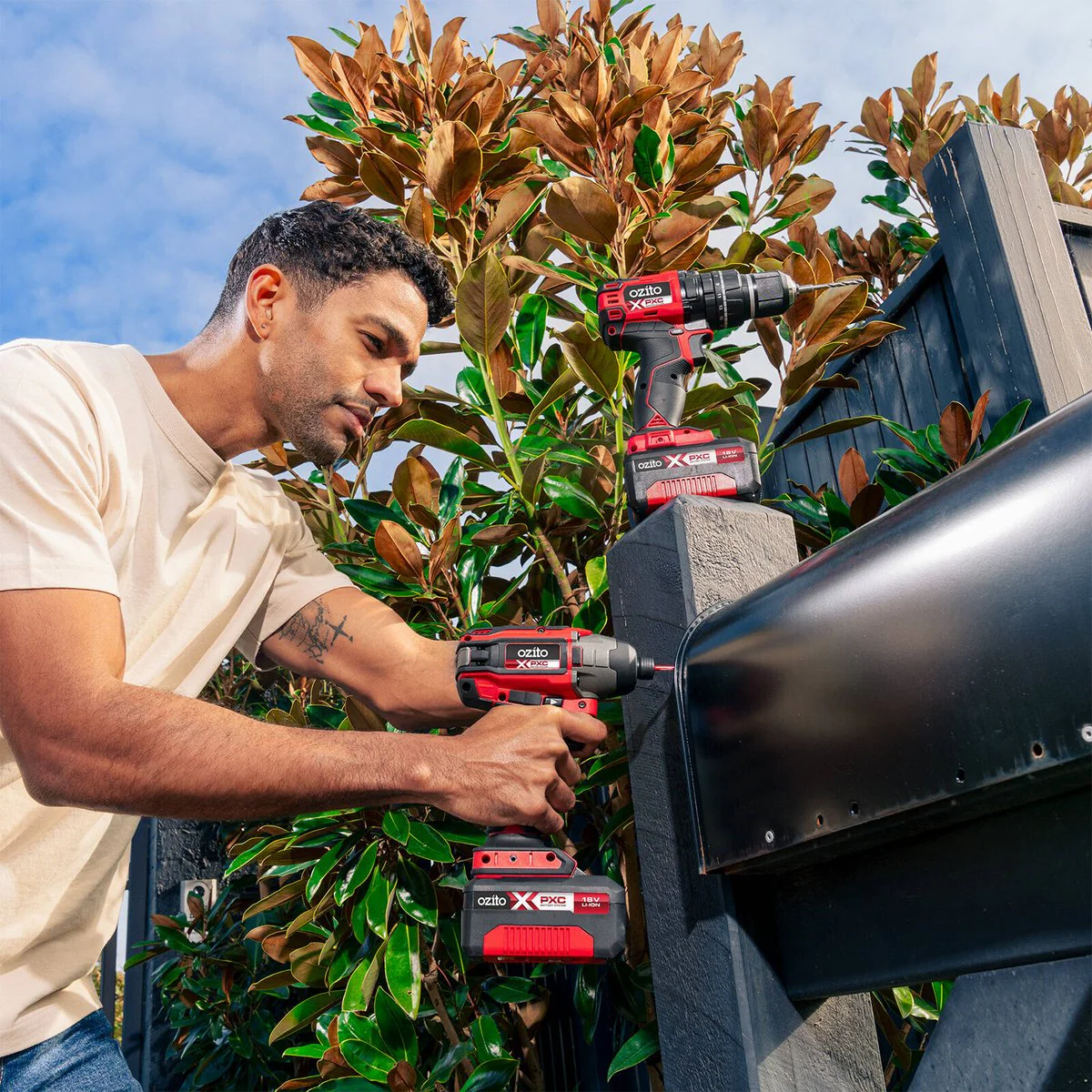 Ozito PXC 18V Brushless Hammer Drill & Impact Driver Kit PXBHIK 400 - 13mm & 6.35mm - 220Nm Torque - LED Worklight - Quick-Connect Chuck - Image 2