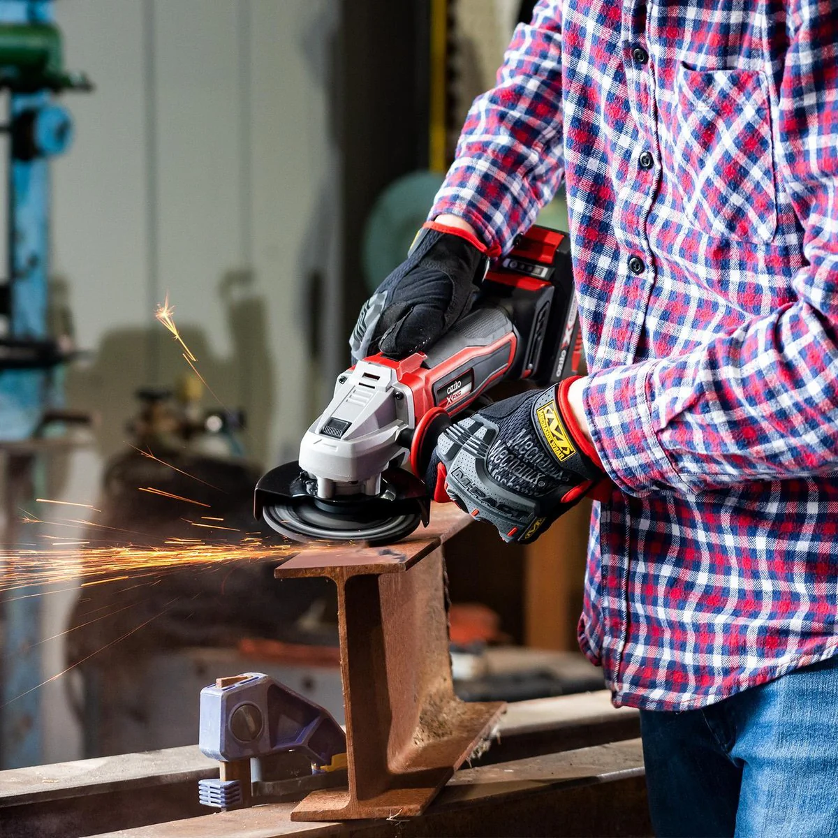 Ozito PXC 18V Cordless Angle Grinder - 115mm - Versatile Grinding & Cutting - Image 4