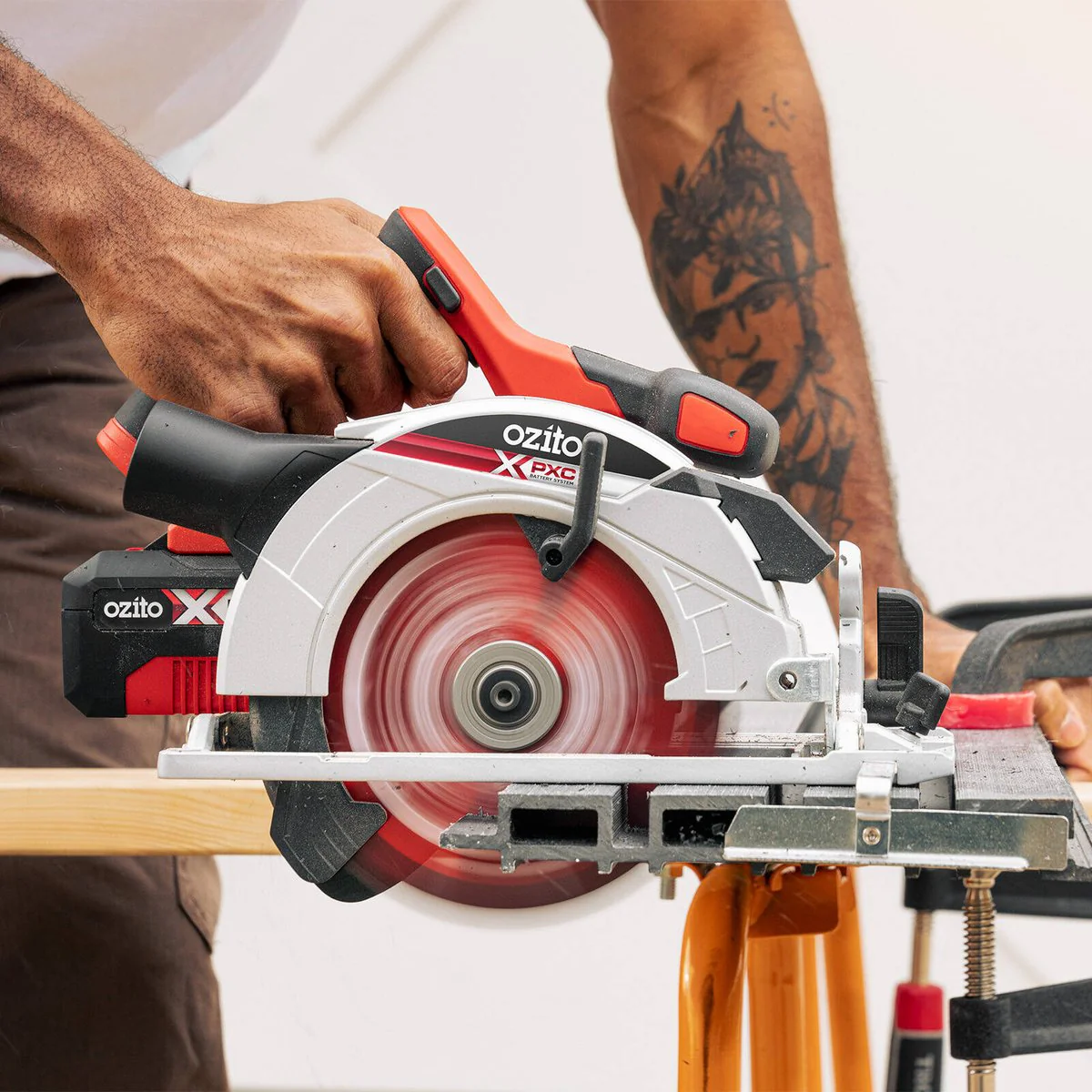 Ozito PXC 18V Cordless Circular Saw Kit PCSK 1640 - 165mm Blade - 54mm Cut Depth - Adjustable Bevel Cuts - Image 4