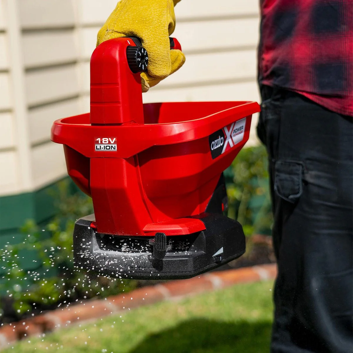 Ozito PXC 18V Cordless Seed and Fertiliser Spreader - 3.3L Capacity - Red & Black - Image 5