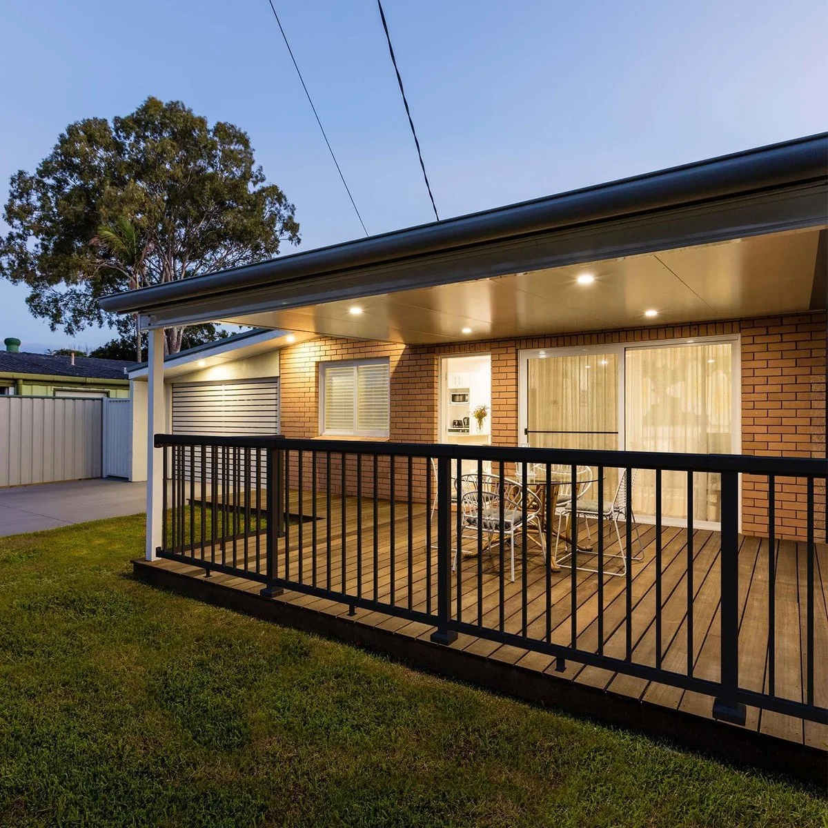 Peak Aluminium Balustrade - 64mm - Aluminium - Black Finish - Image 4