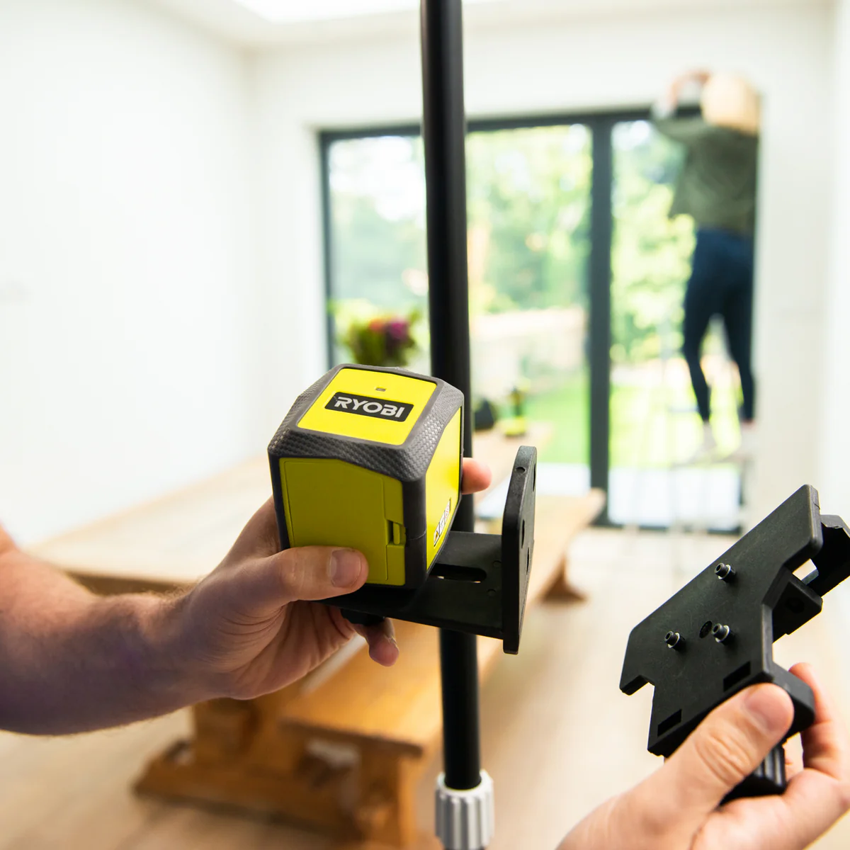 Ryobi 10m Red Cross Line Laser - Self-Levelling - Accurate Alignment - Image 4