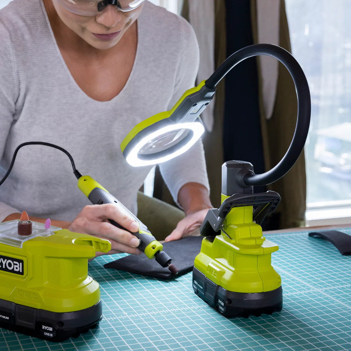 Ryobi 18V ONE+ Magnifying Clamp Light RML18 - 2.25X & 5X Magnification - Adjustable Brightness - Image 3