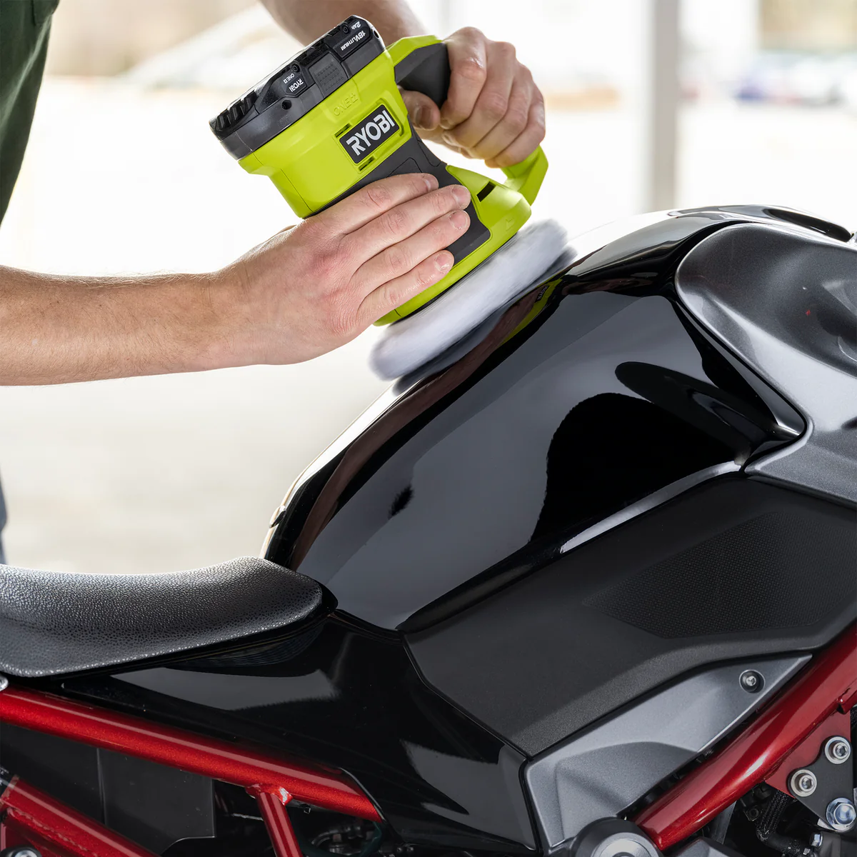 Ryobi 18V One Random Orbital Buffer Polisher 150mm - Cordless - Swirl-Free Finish - Image 3