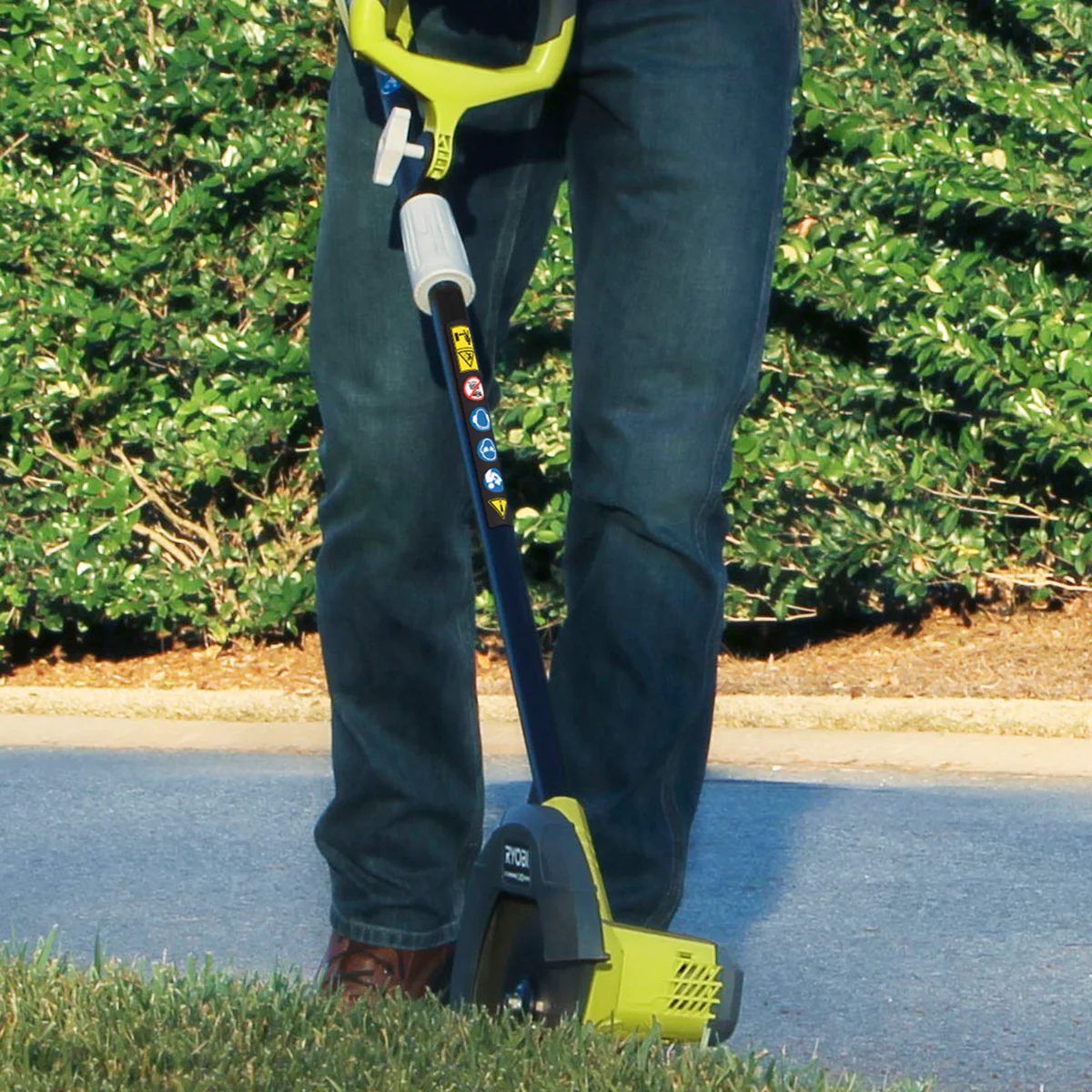 Ryobi Cordless Edger - 220mm - Plastic/Metal - 40mm Cutting Depth - Image 3