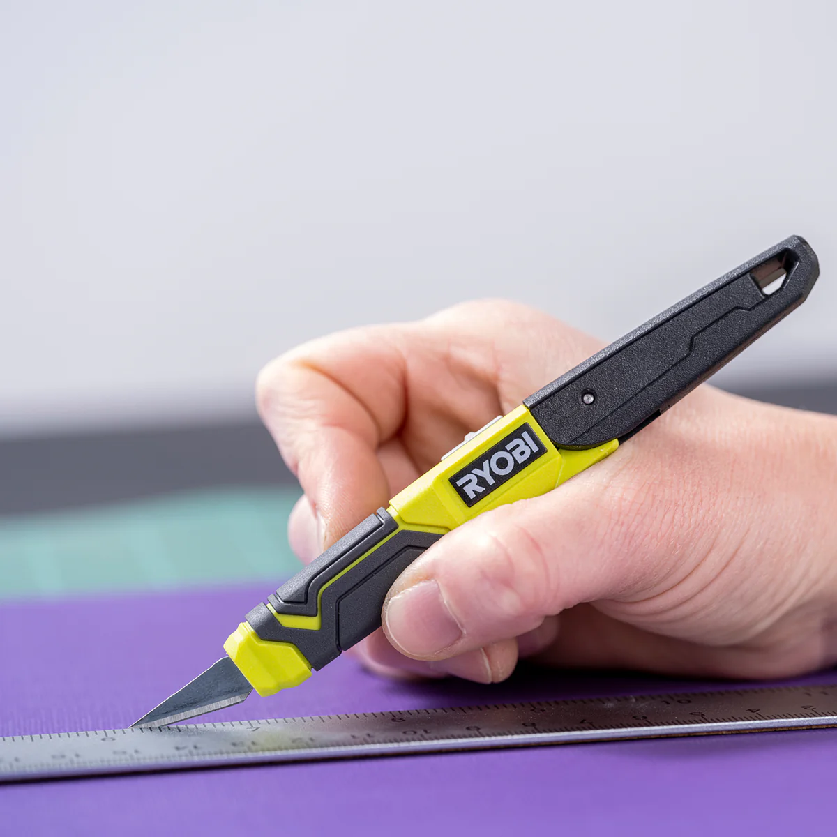 Ryobi Quick Change Knife - 3 x #11 Blades - 22mm x 228mm - Precision Cutting Tool - Image 5