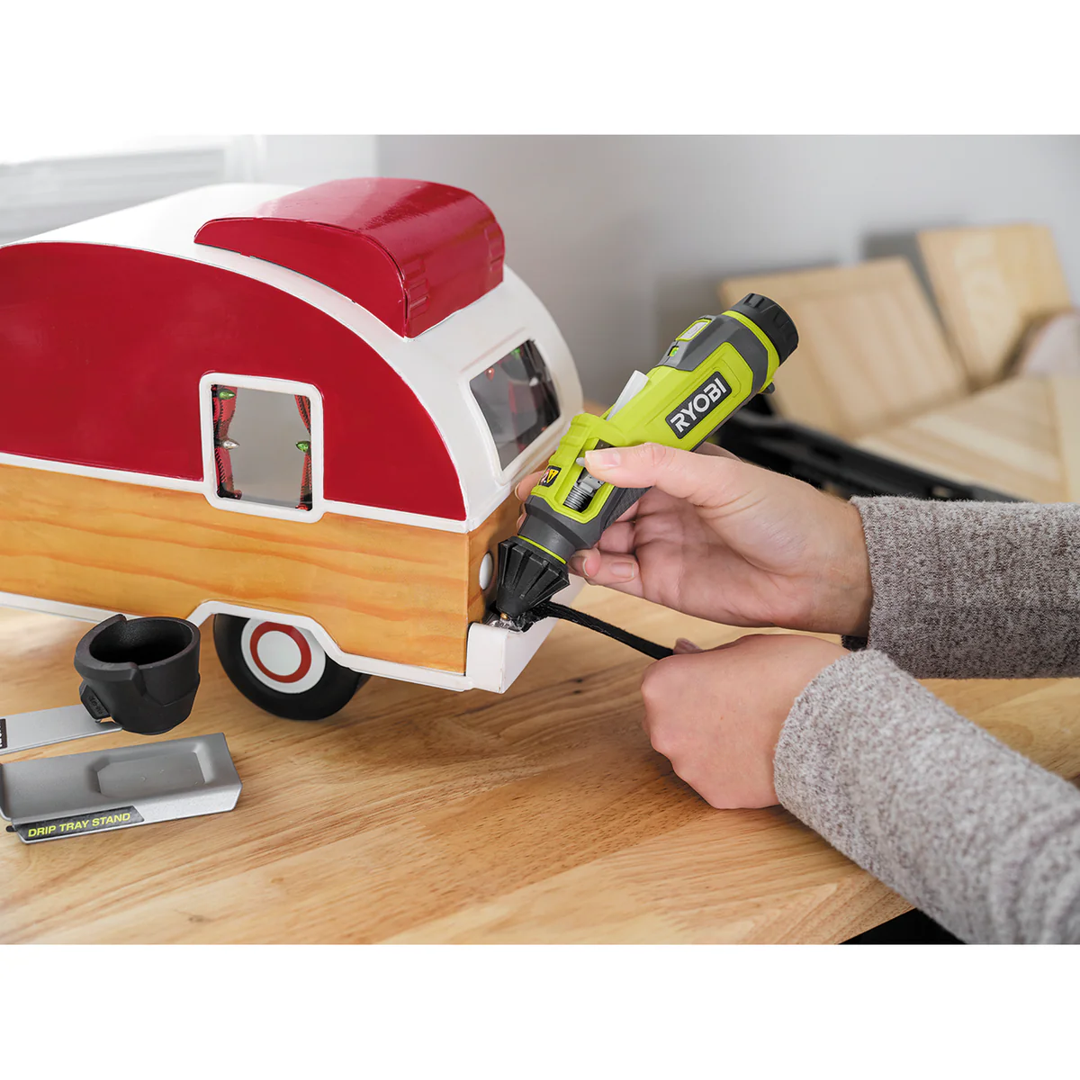 Ryobi USB Lithium Glue Pen Kit - 2Ah - 3 Glue Sticks - 30 Sec Heat-Up - Image 4