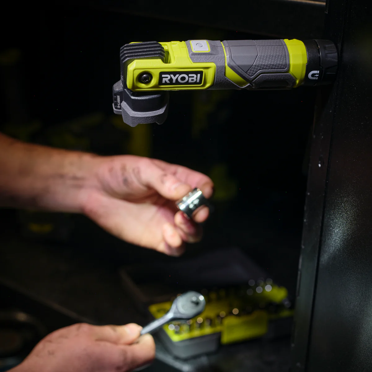 Ryobi USB Lithium Pivoting Laser Light 2Ah Kit - 180° Pivoting Head - 630 Lumens - Magnetic Base - IP54 Rated - Image 4