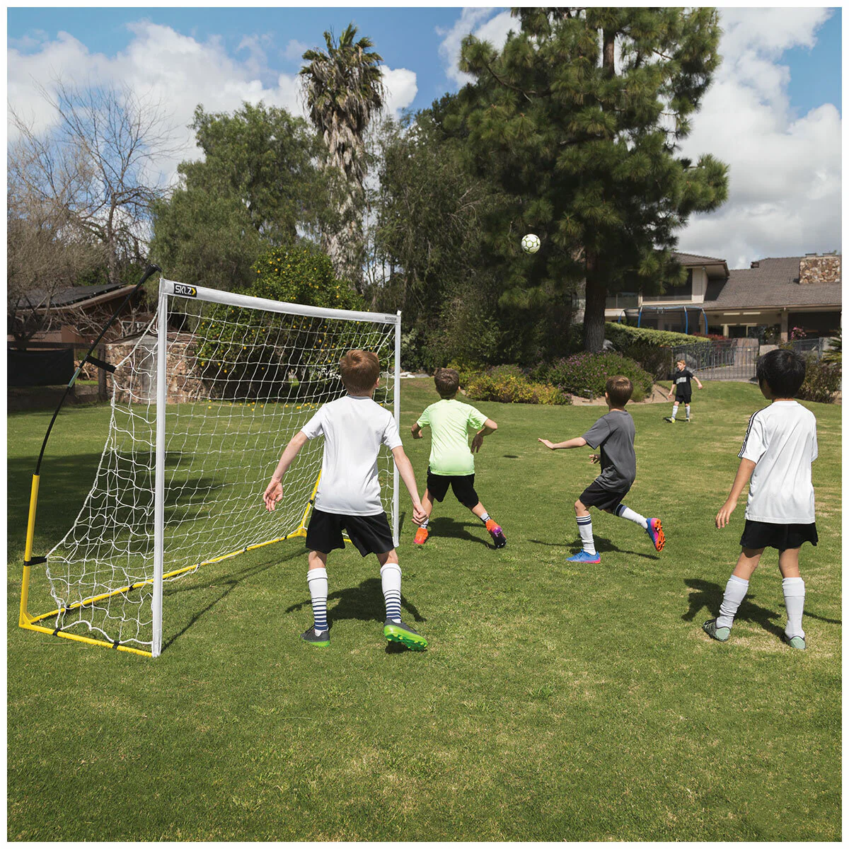SKLZ Quickster Soccer Goal 2.44 x 1.52m White/Black Portable - Image 4