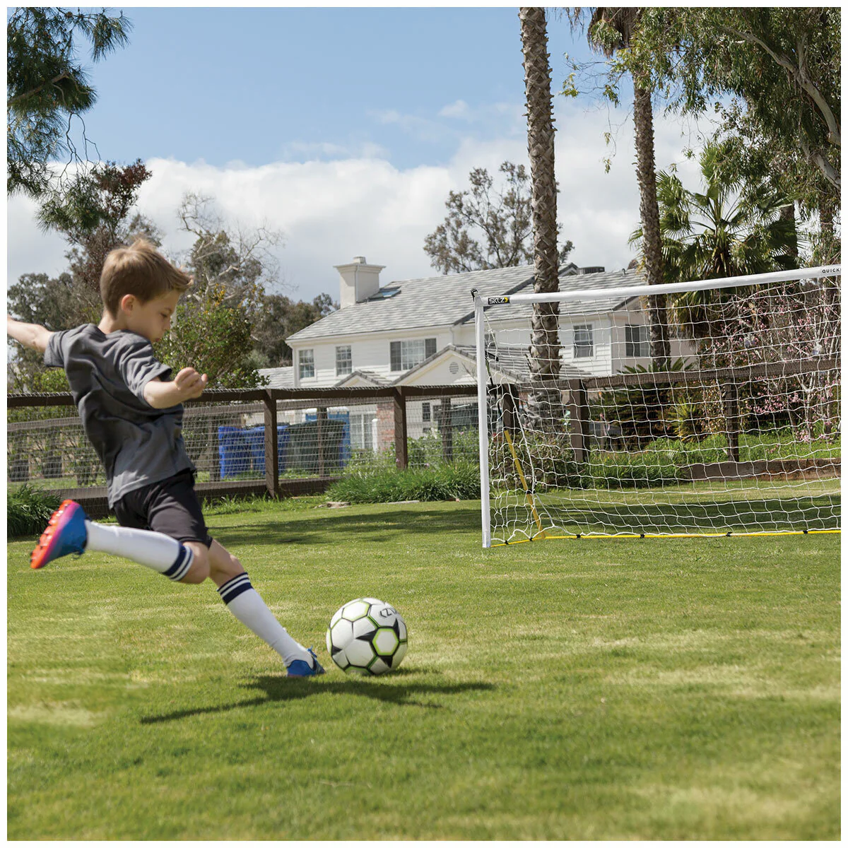 SKLZ Quickster Soccer Goal 2.44 x 1.52m White/Black Portable - Image 7
