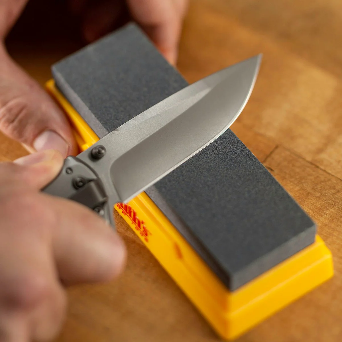 Smith S Combination Bench Stone Kit - 5" Medium & 4" Dual Grit Stones - Honing Solution Included - Image 4