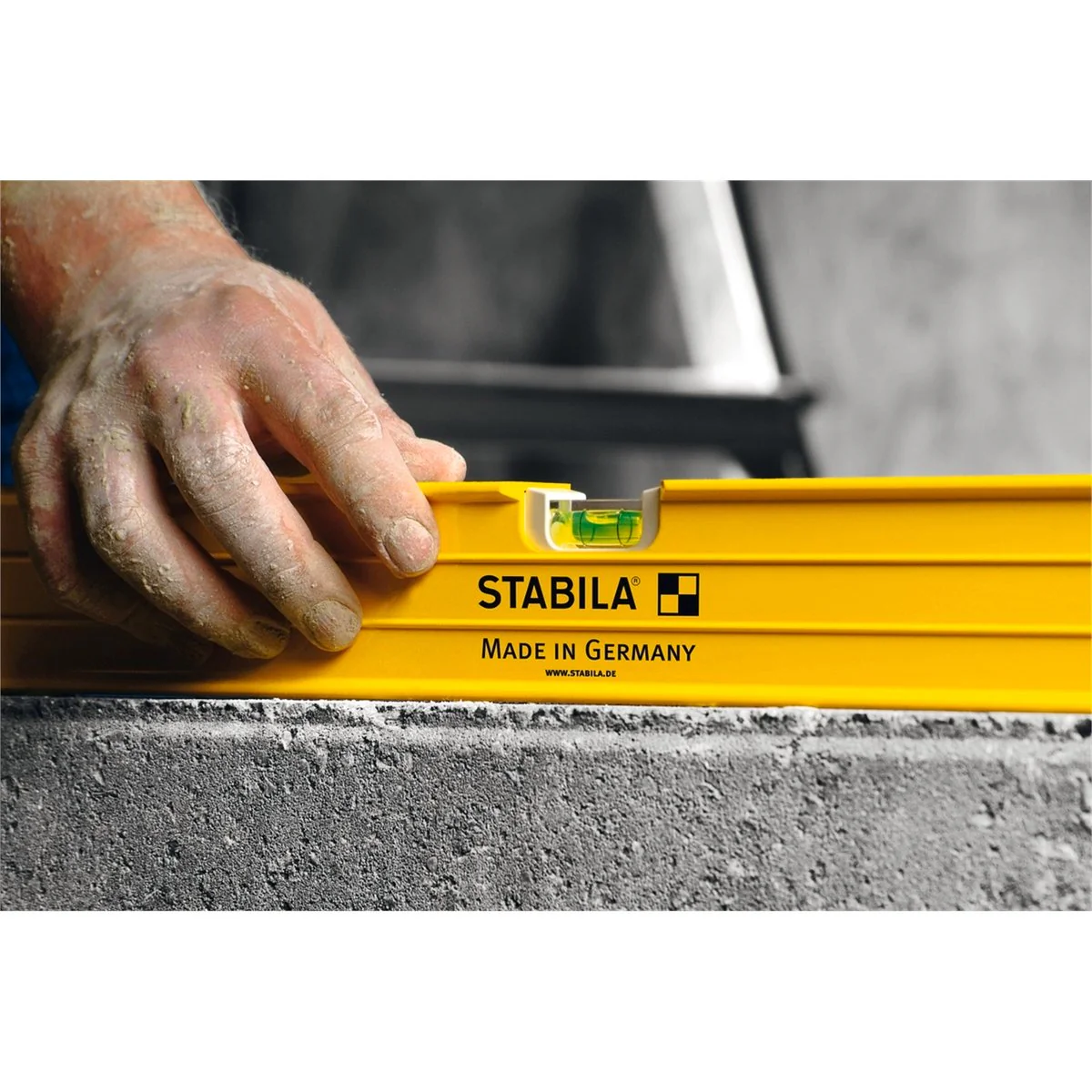 Stabila Trade Spirit Level - 600mm - Extruded Aluminium - High Stability - Image 3