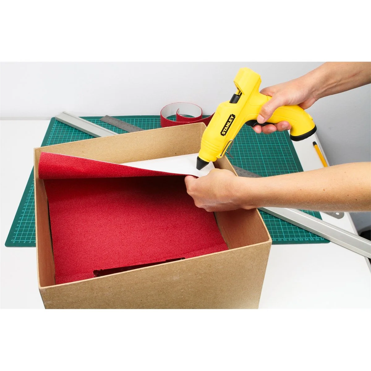 Stanley Glue Gun - 12mm - Plastic - Corded, Lightweight - Image 2