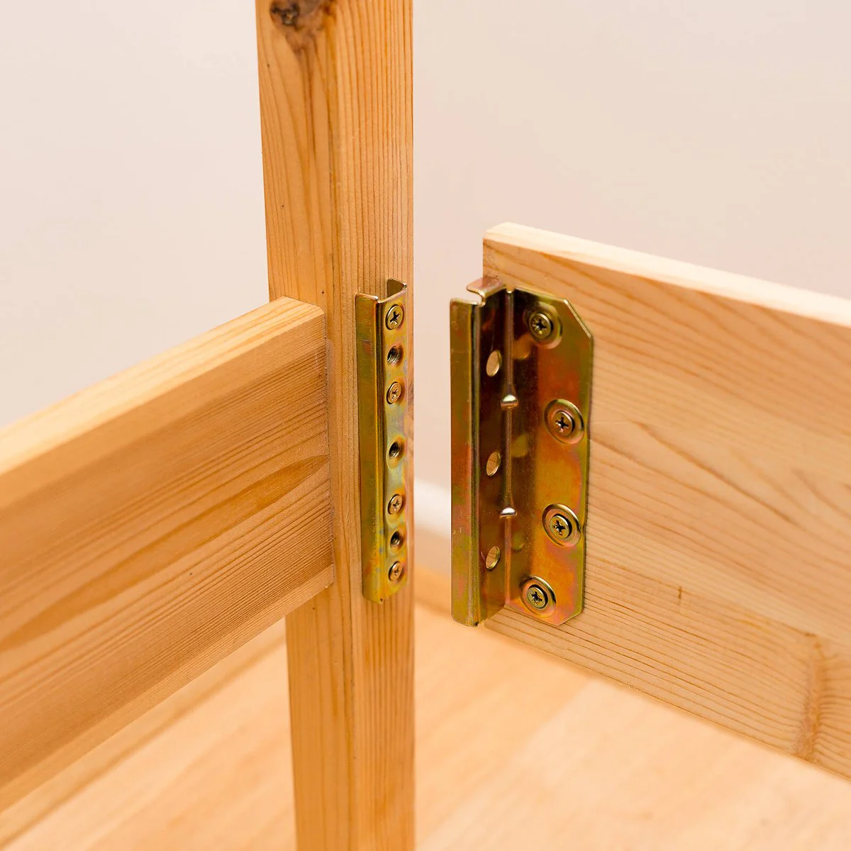 Taskmaster Bed Bracket - 120 x 40mm - Steel - Easy Installation - Image 3