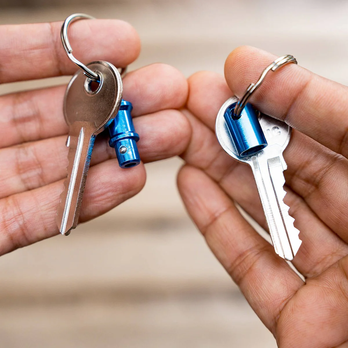 Titanium Aluminium Trigger Release Key Holder - 2 Steel Key Rings - 10mm x 39mm x 39mm - Image 5