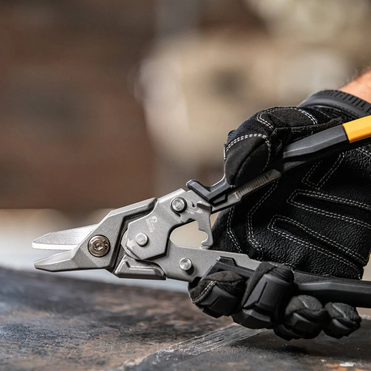 Toughbuilt Bulldog Aviation Snips - 22-Gauge Stainless Steel Cutting - Ergonomic Grip - Image 5