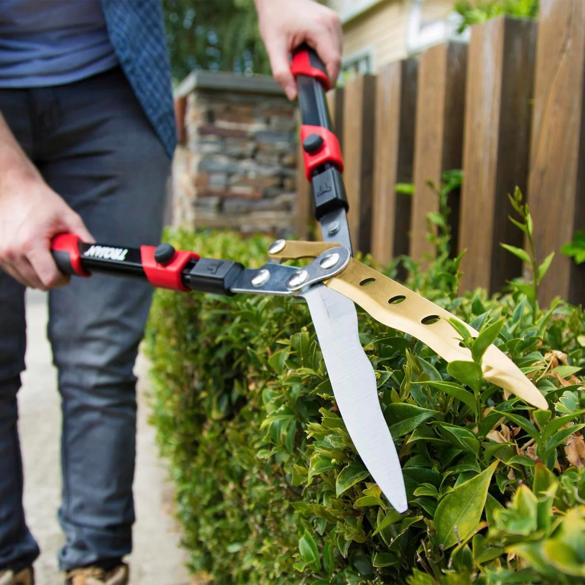 Trojan Hedge Shears - 700mm - Titanium - Telescopic Wavy Blade - Image 4