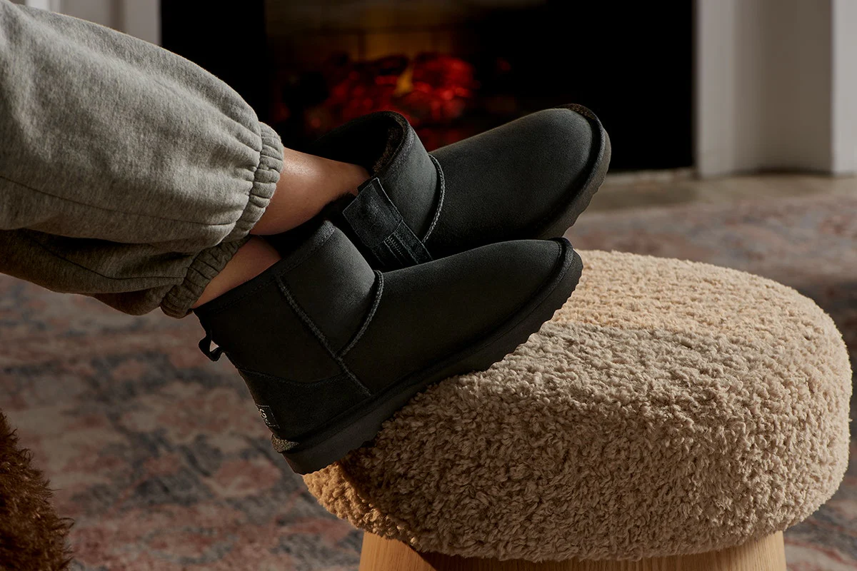 UGG Outback Premium Sheepskin Zip Classic Boot Black - Image 6