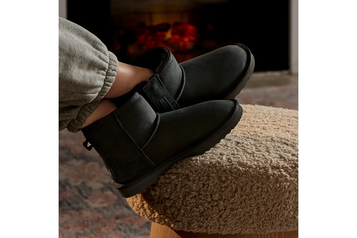 UGG Outback Premium Sheepskin Zip Classic Boot Black - Image 7