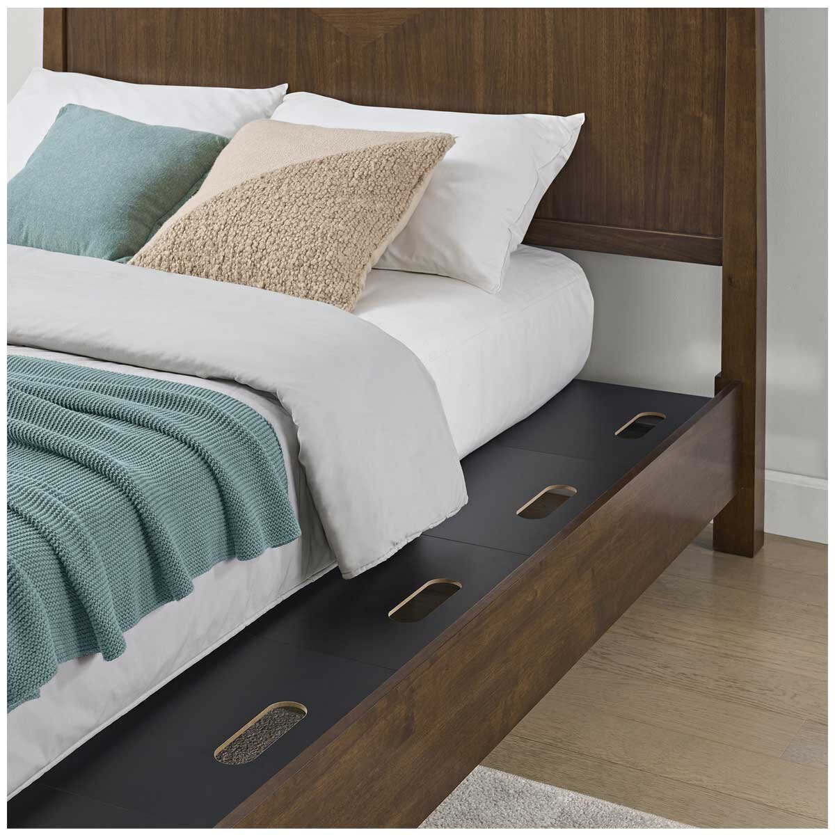 Universal Broadmoore Powell Queen Bed Saddle Brown Rubberwood M23113210 - Image 4